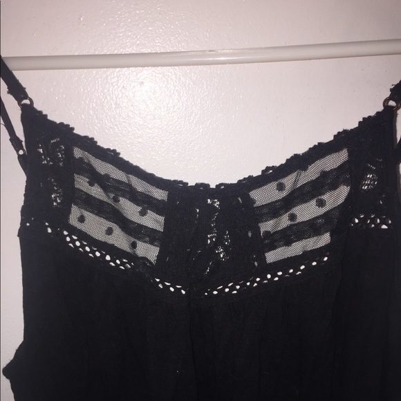 Black tank top - Picture 2 of 4